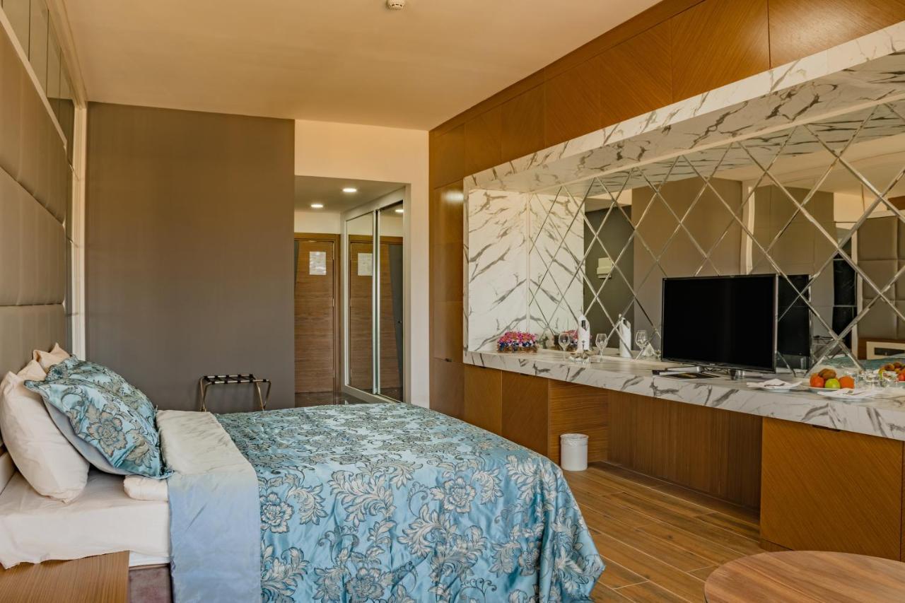 Novel Centre Point Hotel Famagusta  Exterior photo
